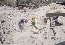 Guatemala: Remueven toneladas de tierra para buscar restos humanos brigadas de rescate