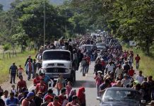 Migrantes hondureños llegan a la frontera de Guatemala migrantes