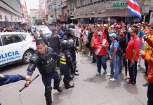 Huelguistas atacan con insultos a Presidente de Costa Rica costa rica