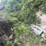 Guatemala: Bus a bordo de estudiantes cayó a río y dejó 8 muertos accidente de transito