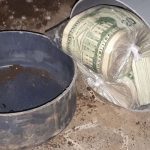 El Salvador: Marero tenía enterrado en su casa más de 100 mil dólares dinero