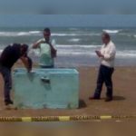 México: Hallan restos humanos en nevera varada en playa de Veracruz nevera