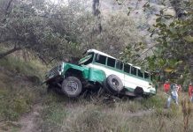 Autobús cae a precipicio y deja diez muertos en Colombia accidente