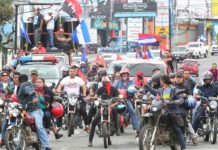 Familias se desbordan en inmensa caravana pidiendo justicia y paz familias