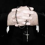 Investigan a sacerdote por abuso sexual en Iglesia Católica de Chile sacerdote