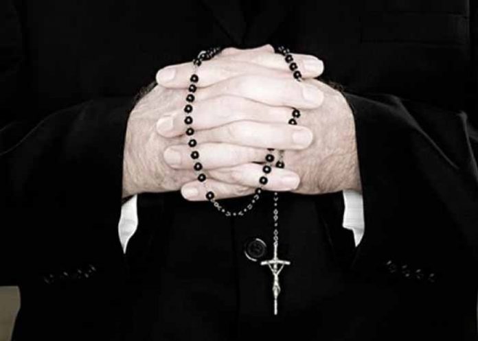 Untitled-1_HbPSptL sacerdote