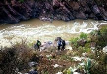 Camioneta cae a precipicio y deja siete muertos en región andina Perú accidente