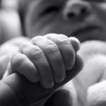 Perú: Mujer mata a su bebé porque su «matador» la dejó bebe recien nacido