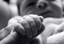 Perú: Mujer mata a su bebé porque su «matador» la dejó bebe recien nacido