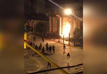 Mujeres lanzan bombas molotov y dañan edificios públicos de Argentina incendio