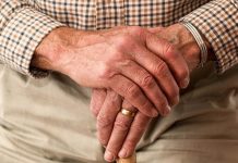 ¡Viejito estás rico! Ladrona abusa sexualmente de anciano en Chile adulto mayor
