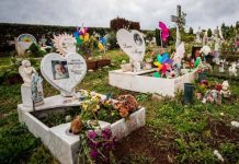 Papa rezó por los niños no nacidos por el Día de Todos los Santos cementerio