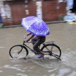 Brasil: Hombre se aferra a bicicleta y muere arrastrado por corriente (VIDEO) bicicleta