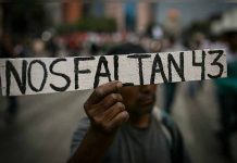 México: Padres de estudiantes de Ayotzinapa piden justicia por sus hijos mexico