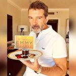 Video: Antonio Banderas causa revuelo por peculiar detalle actor