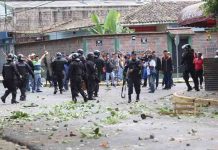 Enfrentamiento entre policías y vendedores deja un muerto en El Salvador enfrentamiento