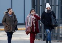 Reportan tres muertos por ola de frío en Chile mujeres chilena