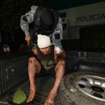 Hombre asesina a su madre de un hachazo y causa indignación en El Salvador detenido