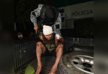 Hombre asesina a su madre de un hachazo y causa indignación en El Salvador detenido