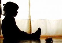 Argentina encuentra a niño de 5 años practicándole sexo oral a su hijo de 2 nino