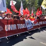 Miles de chilenos salen a las calles en protesta contra el gobierno marcha