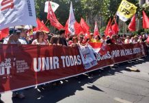 Miles de chilenos salen a las calles en protesta contra el gobierno marcha