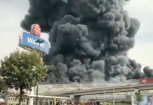 Incendio consume bodega de telas en Toluca, México incendio