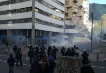 Colombia: Lanzan gases lacrimógenos contra estudiantes en Bogotá represion