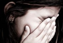 Guatemala: Canalla quema las piernas a su niña por negarse a ser violada nina