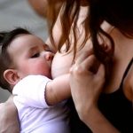 México: Hombre asesinó a balazos a su mujer mientras daba de amamantar bebe