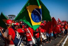 Miles de brasileños respaldan a Lula como candidato a la Presidencia marcha