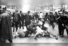 Mexicanos rinden homenaje a víctimas de la matanza Tlatelolco mexico