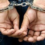 Perú: Hombre echa gasolina y prende fuego a mujer hombre detenido