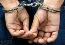 Perú: Hombre echa gasolina y prende fuego a mujer hombre detenido