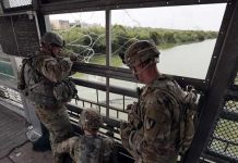 Llegan primeros soldados a frontera de EEUU para repeler a migrantes soldados