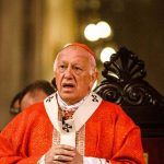 Chile: Revocan nacionalidad a cardenal señalado de encubrimiento de abusos arzobispo