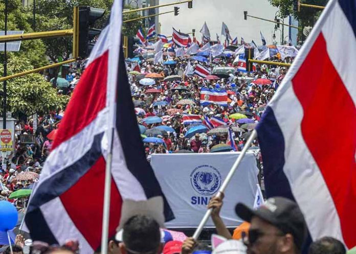 Untitled-1_i5moKEn crisis