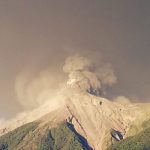 Guatemala: Evacúan a miles de personas por fuerte erupción del Volcán de Fuego erupcion