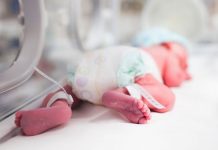 Polémica en Argentina por muerte de niña tras dar a luz por cesárea bebe recien nacido