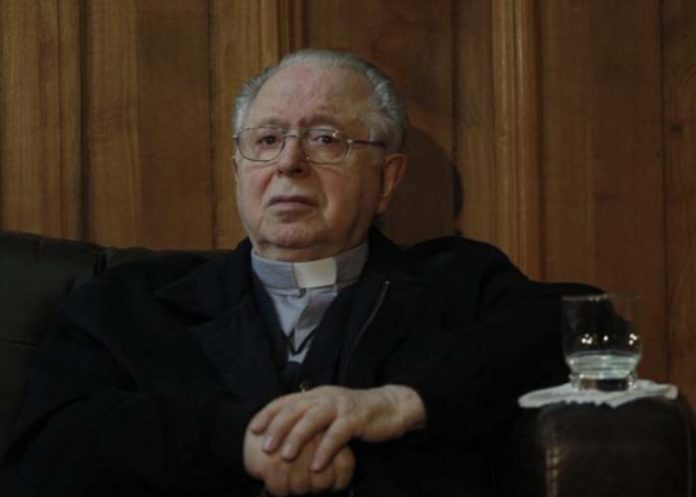 Untitled-1_omdq2Se sacerdote