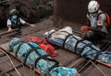 Aumenta a 75 muertos y 192 desaparecidos tras erupción en Guatemala