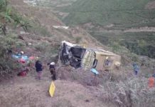 Autobús cae a abismo y deja tres muertos en Perú tragedia