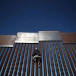 México se compromete a reforzar seguridad fronteriza tras cruce de migrantes migrante