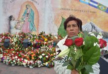 Latinos de Los Ángeles piden a virgen de Guadalupe protección para los migrantes estados unidos