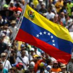 El 75 % de los venezolanos participaría en elecciones parlamentarias encuesta