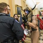 Vikingo del Capitolio pide «cacao» a Trump para que lo dejen libre capitolio