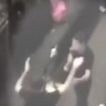 Dos hombres chocan las manos después de violar a una joven en Londres europa