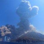 Volcán Estrómboli entra en erupción en Italia italia