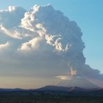 Evacúan a pobladores aledaños al volcán peruano Ubinas peru