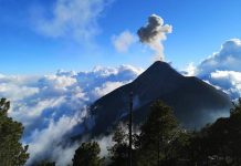 Volcán de Fuego expulsa cenizas sobre la capital guatemalteca volcan de fuego